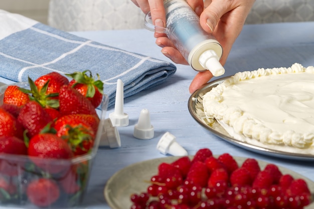 Chantilly-Como-Fazer-em-Casa-com-Creme-de-Leite-e-Dicas-credspot