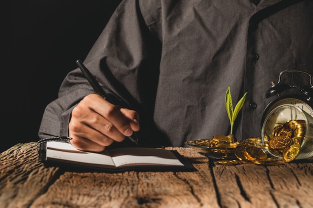 O-Homem-Mais-Rico-da-Babilonia-Resumo-Licoes-e-Onde-Encontrar-credspot